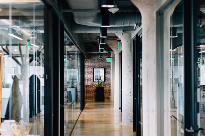 mia-baker-359838-unsplash flexoffice