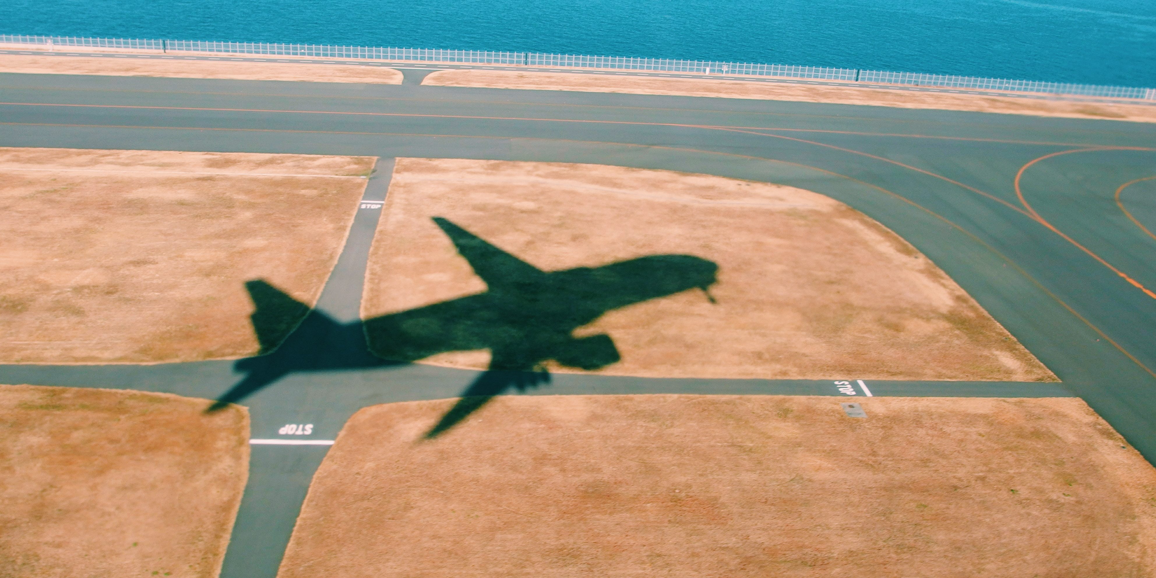 yu-kato-639378-unsplash out of the box