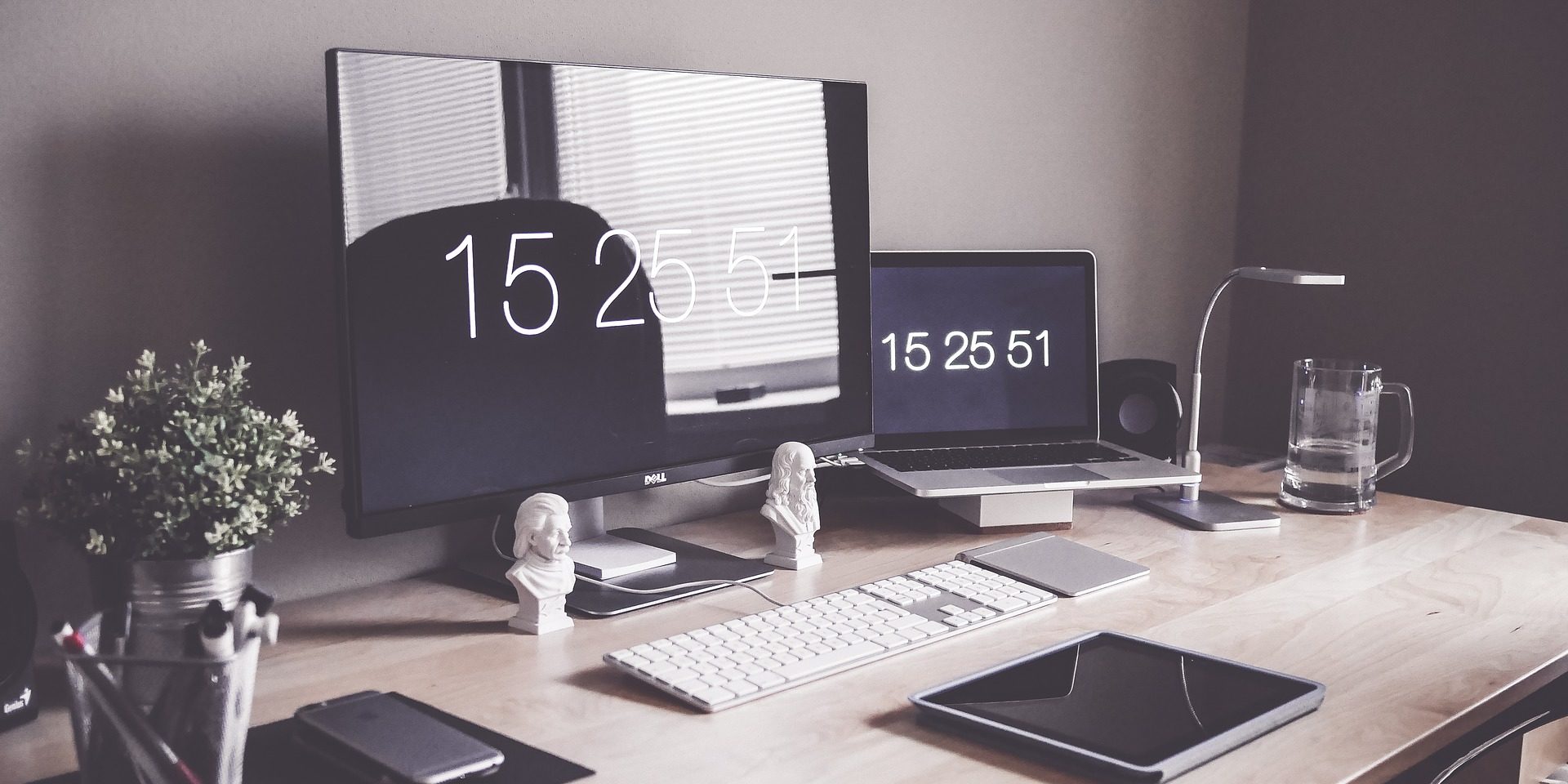 home-office-1867761_1920