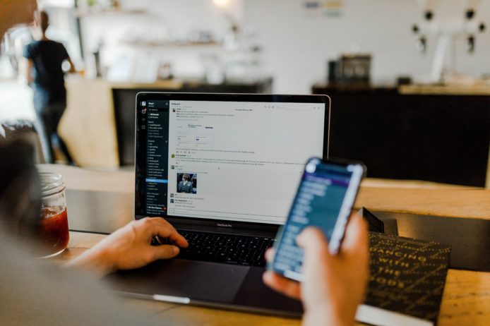 austin-distel-gUIJ0YszPig-unsplash Télétravail et messageries instantanées